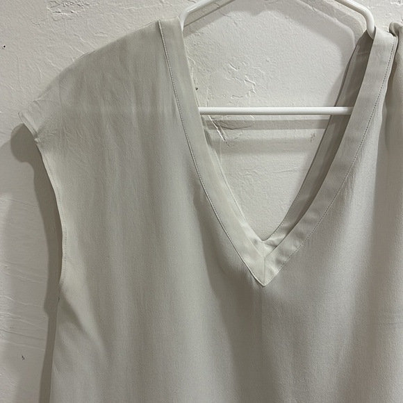 Shear white v neck shirt size m - Picture 2 of 3